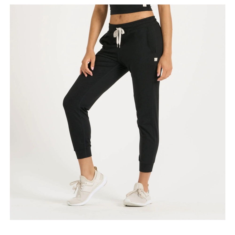 Brand new Vuori Performance Joggers size small